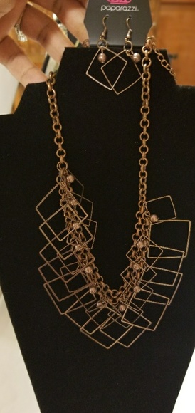 Paparazzi necklace and earring set - Picture 1 of 1